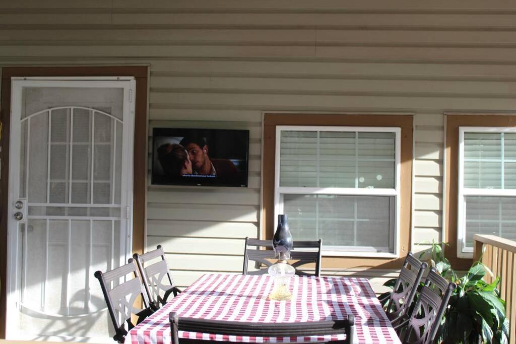 Beautiful Retreat, Hot Tub & Outdoor Living Space. Eustis Esterno foto